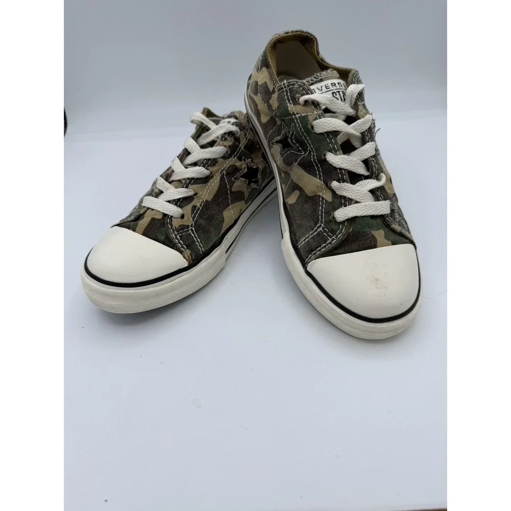 Converse All Star Chuck Taylor Low Top Camouflage Sneakers Youth Size 4